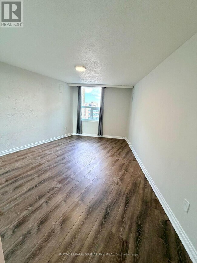 Photo du bâtiment - 714 The West Mall