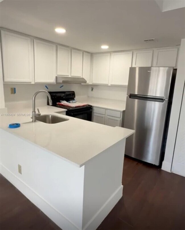 Foto del edificio - 714 Executive Center Dr