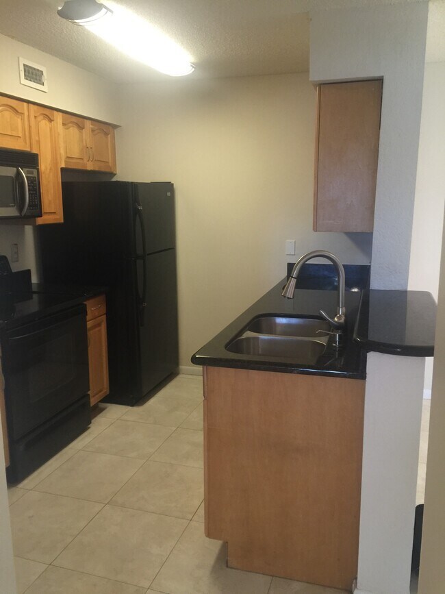 Foto del edificio - 2880 N Oakland Forest Dr