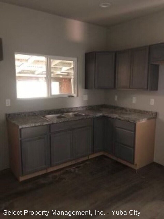 Building Photo - 2 br, 1 bath House - 586 E Gridley Rd.