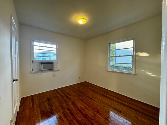 Segundo dormitorio 10 x 10 - 11466 Washington Pl