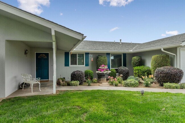 Building Photo - 4 Bedroom North Clovis Ranch on 3+ Acres