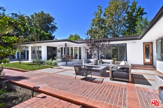 Building Photo - 4678 White Oak Ave