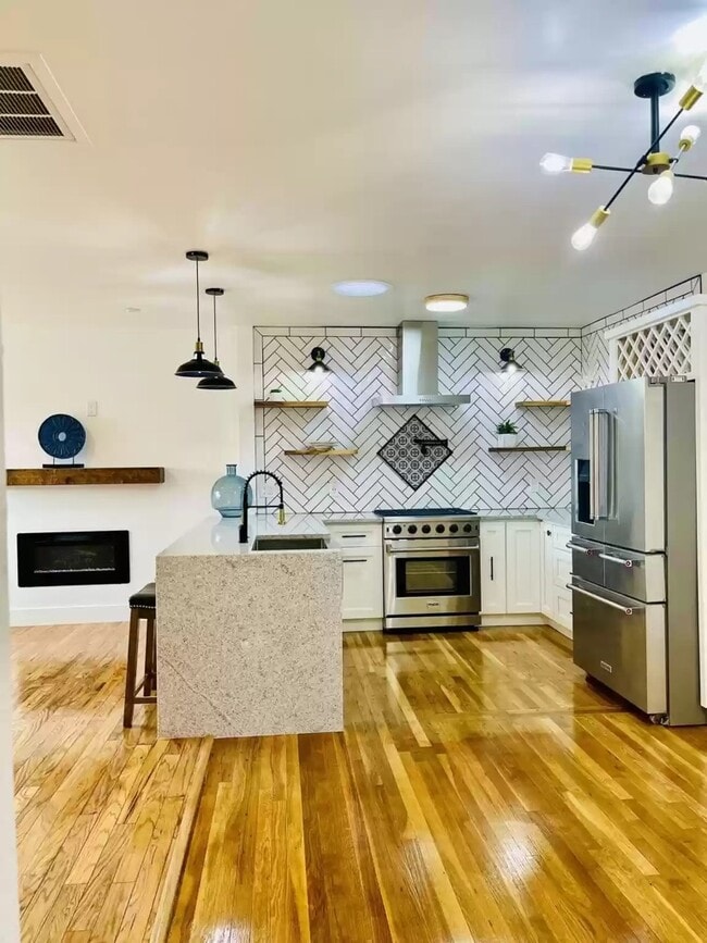 Building Photo - 721 Mesita Dr