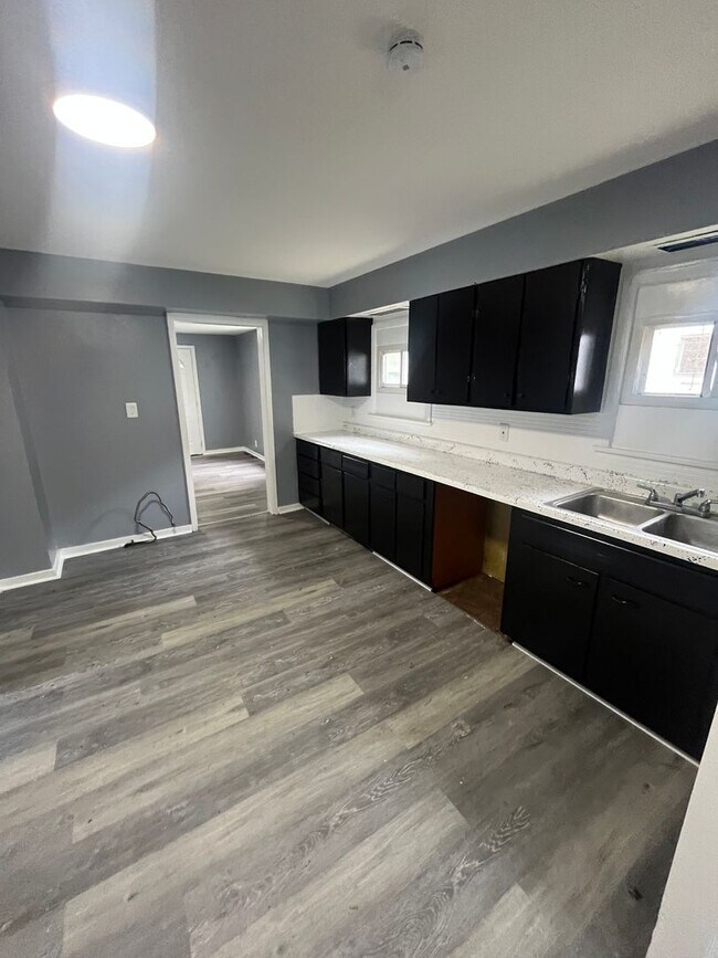 Foto del edificio - SECTION 8 and EDEN Accepted!! Spacious New...