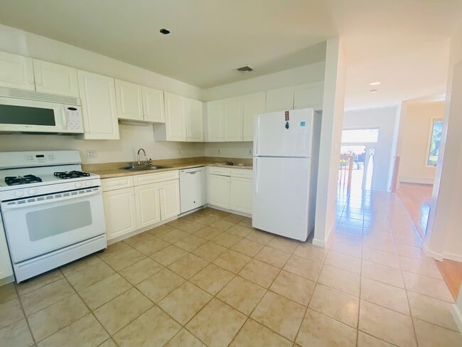 Building Photo - 124A E Palisades Blvd