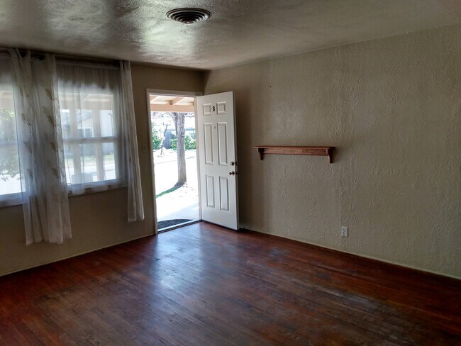 Building Photo - 2954 Mahan St