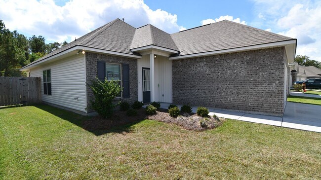Building Photo - 3bedroom 2 bathroom home located Denham Sp...