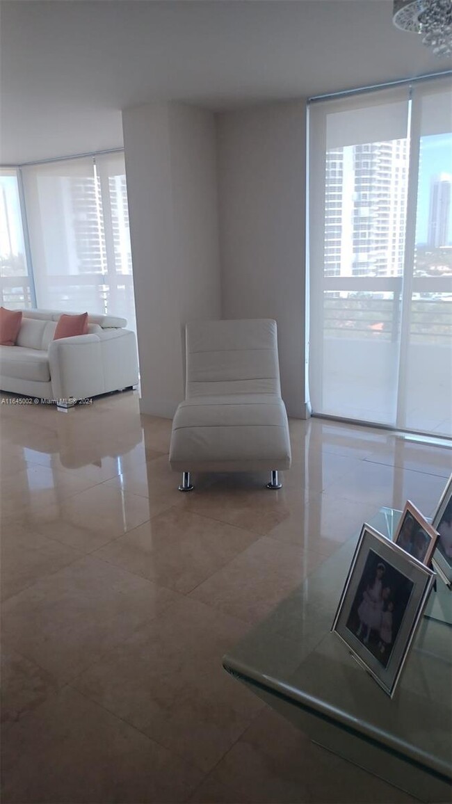 Foto del edificio - 3500 Mystic Pointe Dr