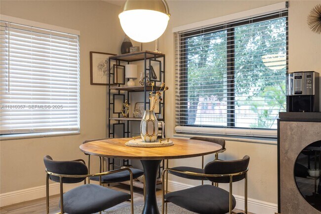 Foto del edificio - 98 NW 52nd St