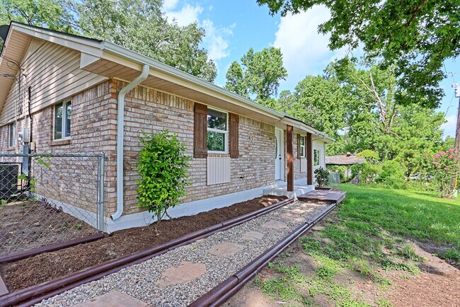 Building Photo - 704 Natchez River Cir