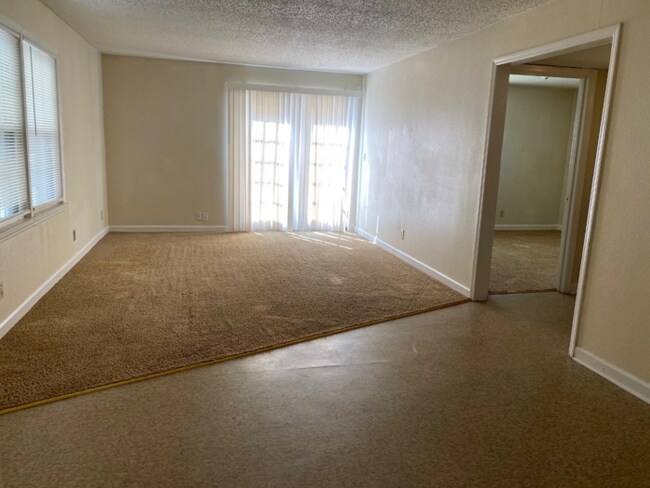 Building Photo - 135 Oakwood Ave