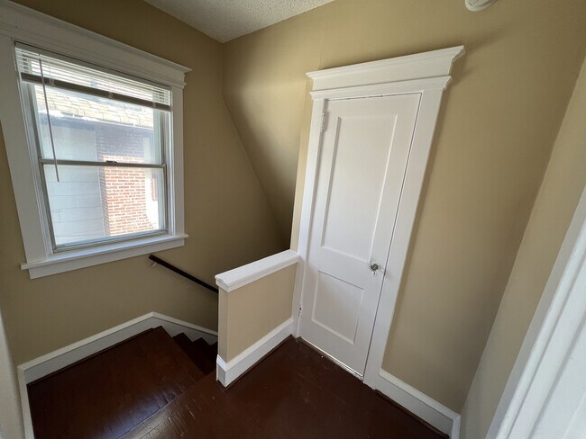 Building Photo - 4651 Roosevelt Ave