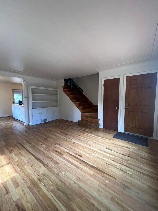 Building Photo - 3255 Bellaire St