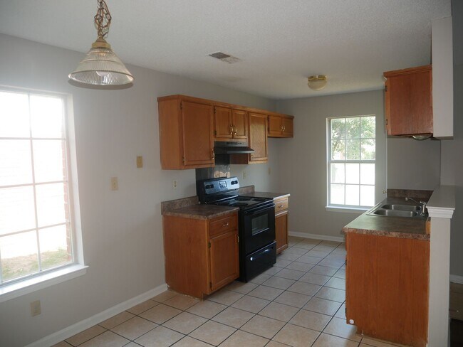 Building Photo - ****JUST REDUCED****2755 Hampden Cove Horn...