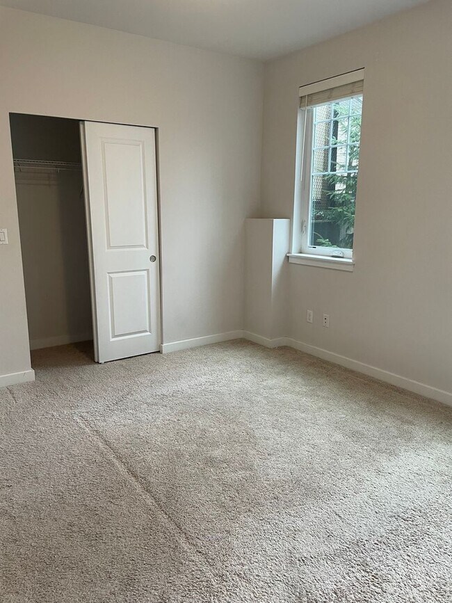 Foto del edificio - 2 bed/1 bath in Southeast Redmond