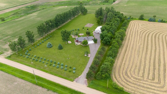 Building Photo - 4 Bedroom 3 Bath Acreage in Brandon, SD!