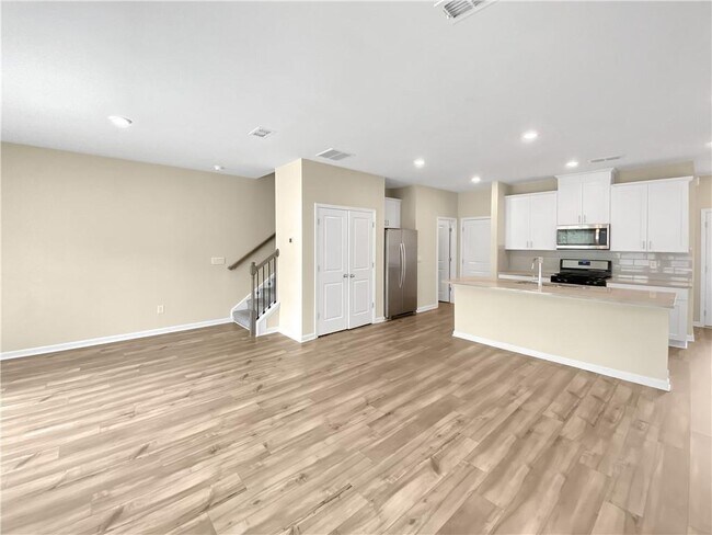Building Photo - 1465 Villageside Ct