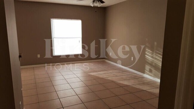 Building Photo - 1164 Schumann Dr