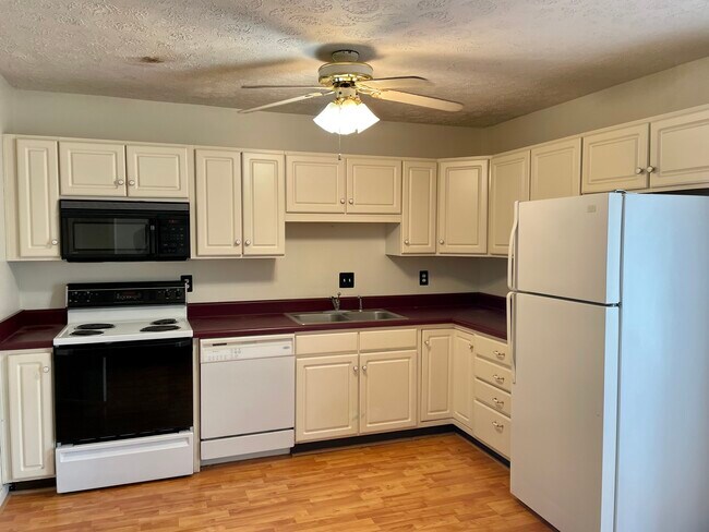 Building Photo - 103 Belle Terre Dr