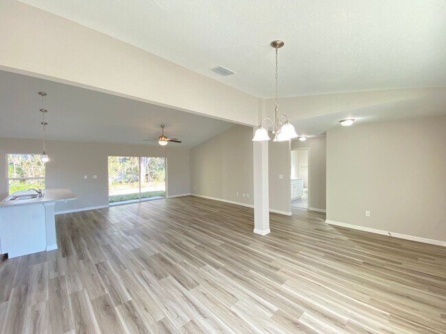 Foto del edificio - Custom Home - Desirable SW Ocala Neighborhood 3/2/2 **Won't Last**