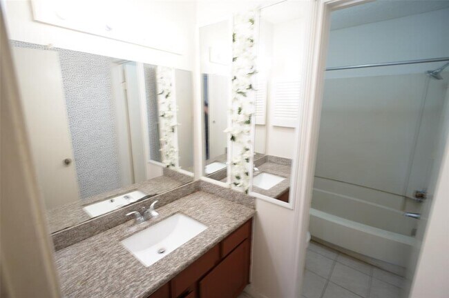 Building Photo - 8575 Sands Point Dr