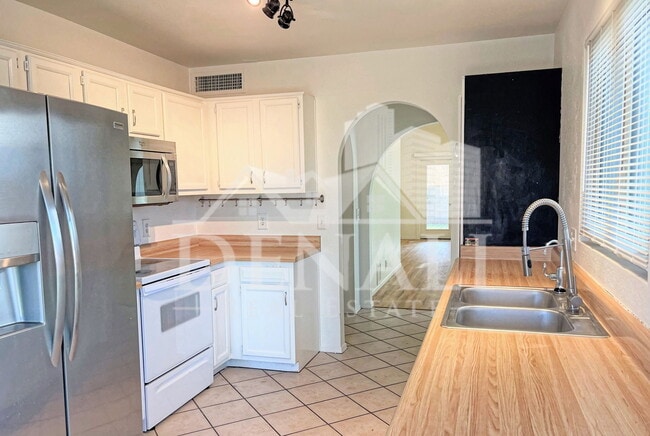 Photo - 5093 W Whitten St House