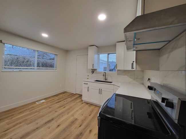 kitchen and backdoor - 3224 S Verdant Cir