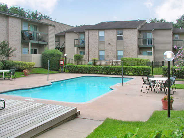 Piscina - Bayou Bend Apartments