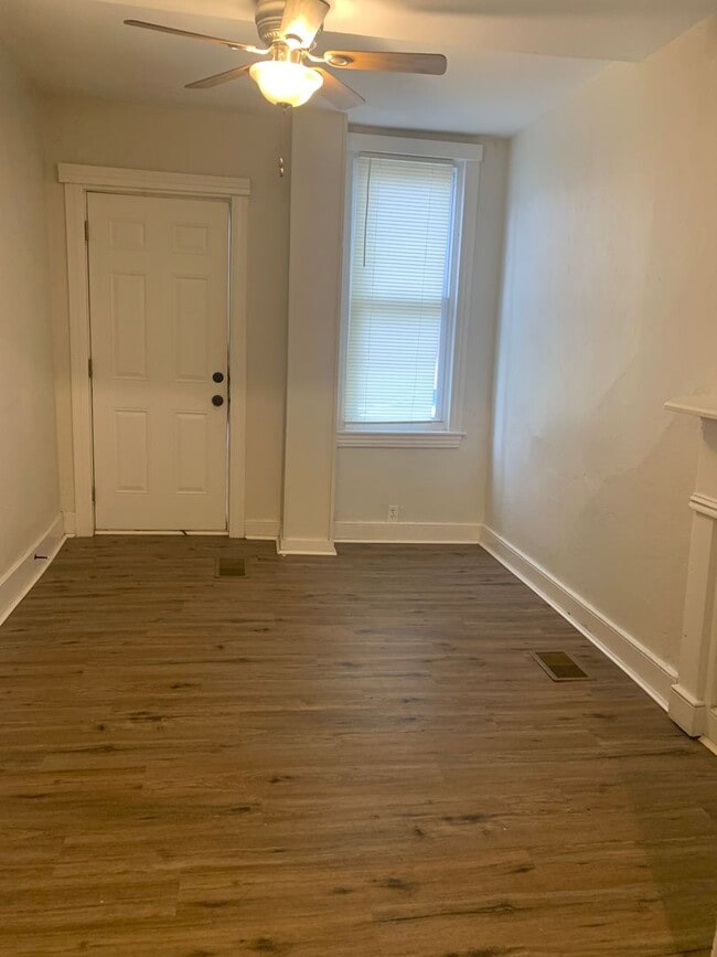 Building Photo - Cozy 1 Bedroom House with bonus loft, yard...