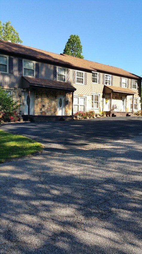 Foto principal - 102 Berry Ln