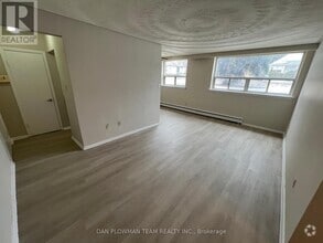Building Photo - 170-170 Park Rd S