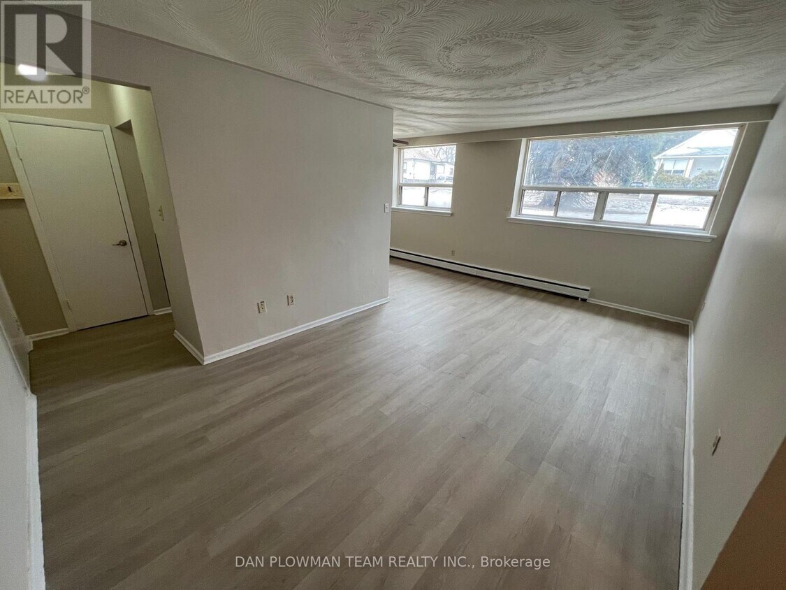 Photo principale - 170-170 Park Rd S
