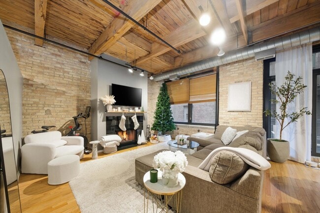 Building Photo - 375 W Erie St