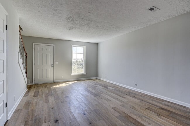 Photo - 606 Newhall Dr (Nashville, TN) House