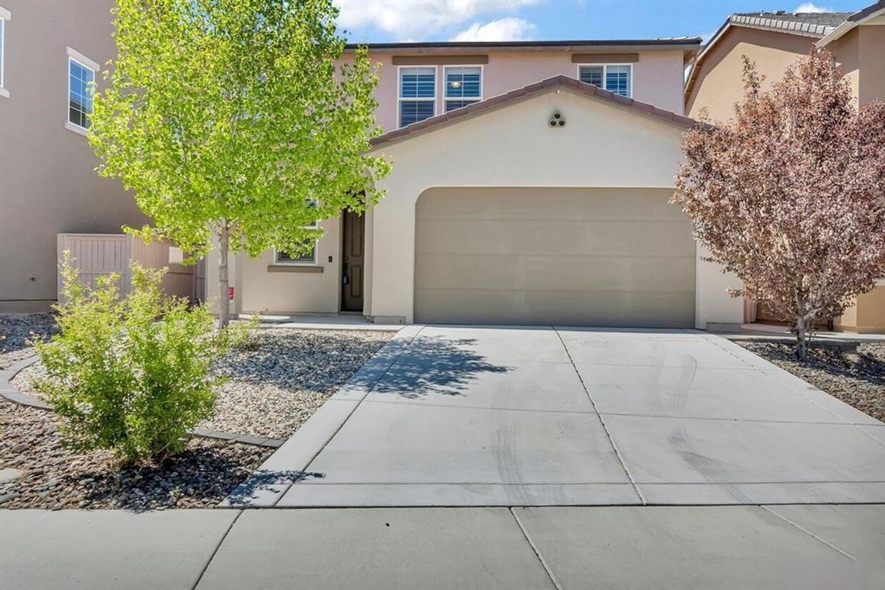 Foto principal - Beautiful 4 Bedroom South Reno Home