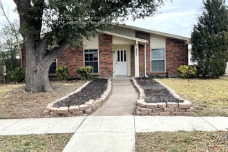 Building Photo - 5001 Thompson Dr