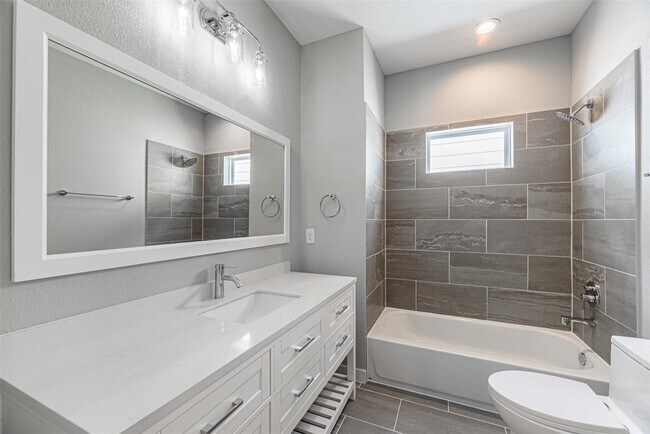 Foto del edificio - 6725 Parker Oaks Ln