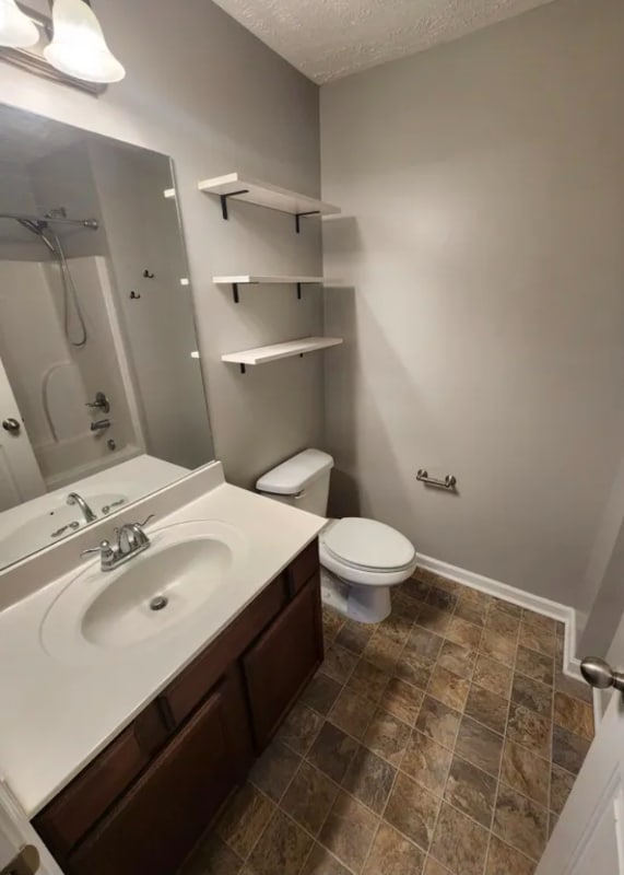 Building Photo - 826 Lower Park Pl