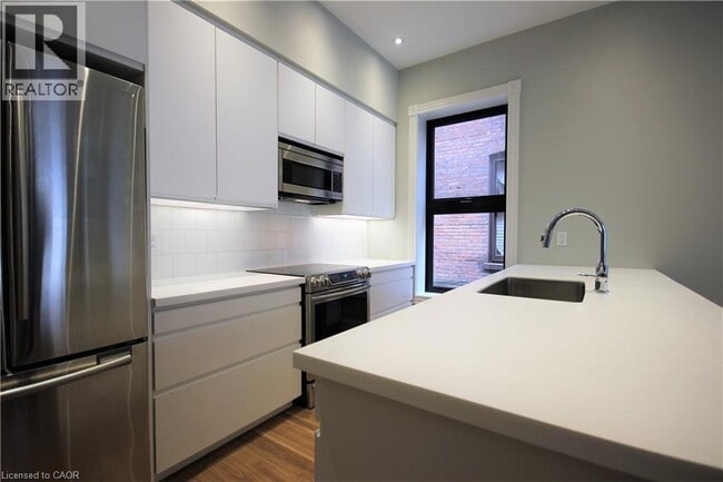 Building Photo - 143 Grant Ave