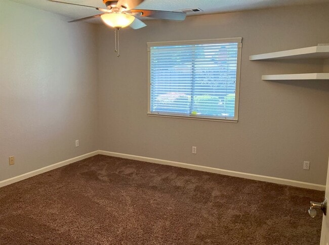 Building Photo - 1113 Wildflower Dr