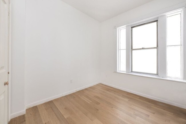 Building Photo - 1299 Lincoln Pl