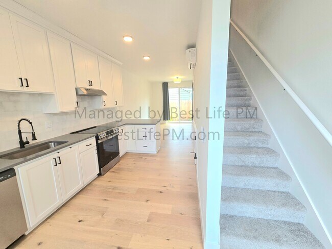 Foto del edificio - 310 NE 58th Ave