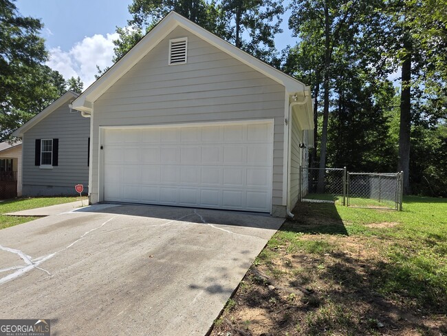Building Photo - 232 Hampton Dr