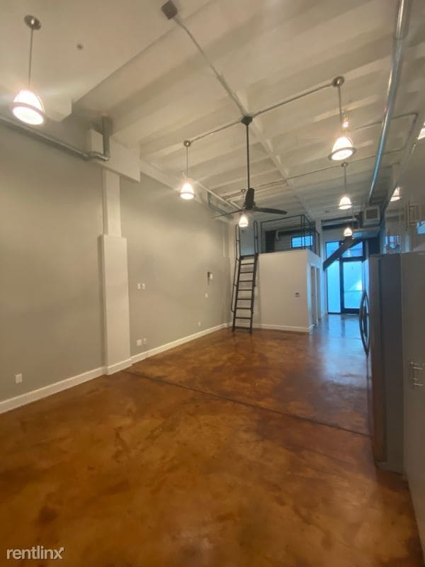 Building Photo - 624 23rd St