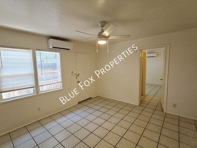 Building Photo - 3241 E Bermuda St