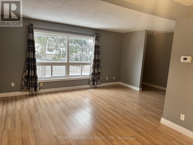 Photo du bâtiment - 89 Highview Ave E