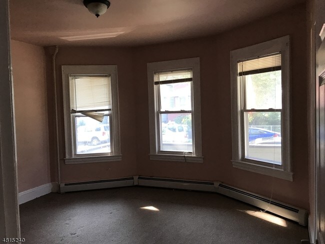 Building Photo - 63 E Clifton Ave