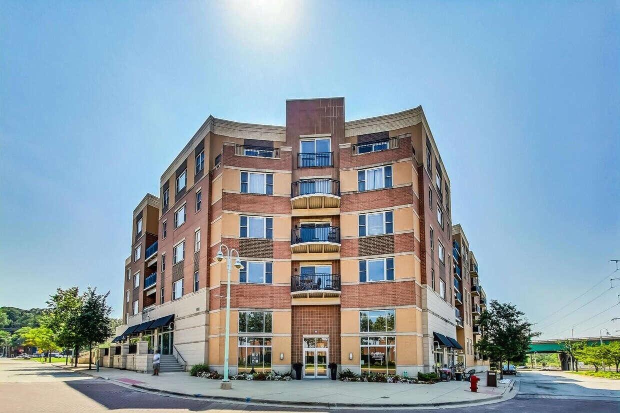 300 Village Cir Unit 102, Willow Springs, IL 60480 Condo for Rent in Willow Springs, IL