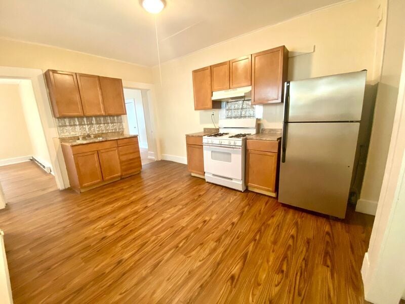 Primary Photo - 72 Kensington Ave